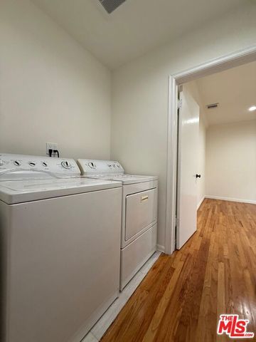 1025 W Clark Avenue C, Burbank, CA 91506