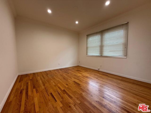 1025 W Clark Avenue C, Burbank, CA 91506