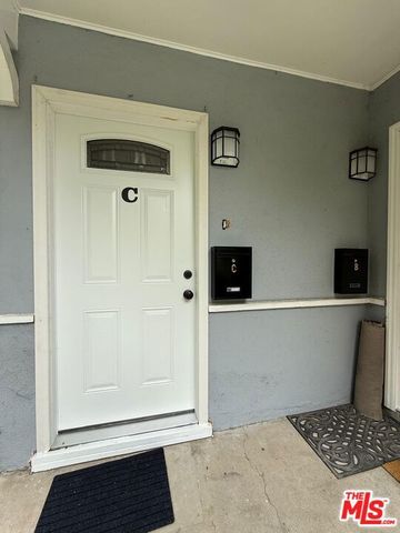 1025 W Clark Avenue C, Burbank, CA 91506