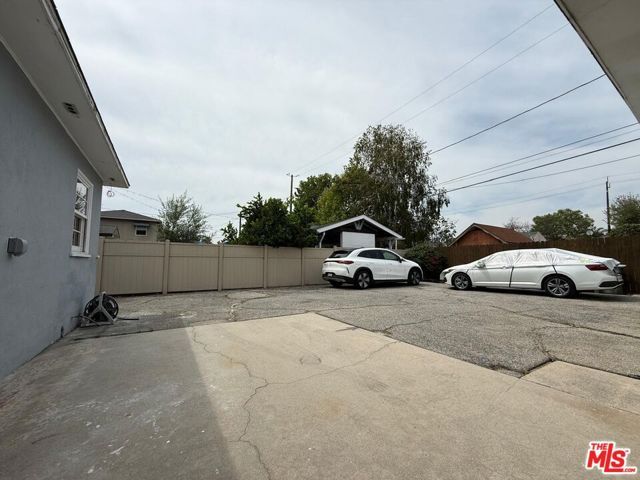 1025 W Clark Avenue C, Burbank, CA 91506