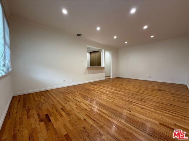 1025 W Clark Avenue C, Burbank, CA 91506