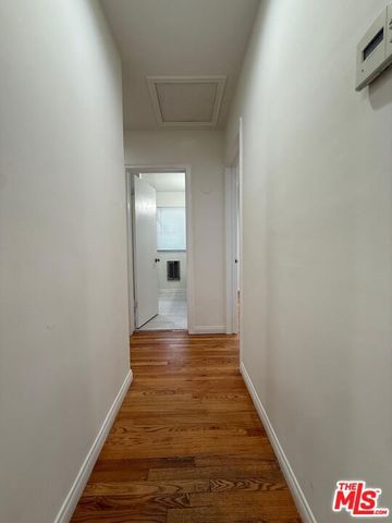 1025 W Clark Avenue C, Burbank, CA 91506