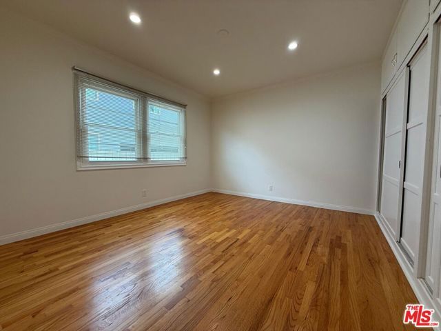 1025 W Clark Avenue C, Burbank, CA 91506