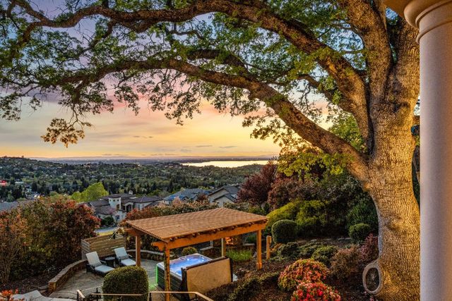 5520 Sur Mer Dr, El Dorado Hills, CA 95762