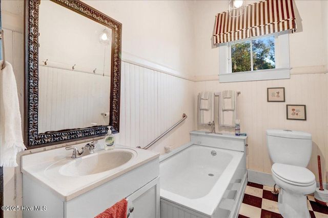 302 N Sycamore Street, Fremont, NC 27830