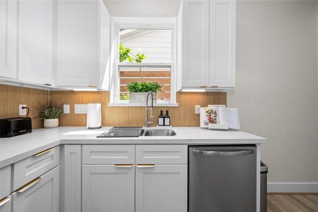 7089 Tierwester Street, Houston, TX 77021