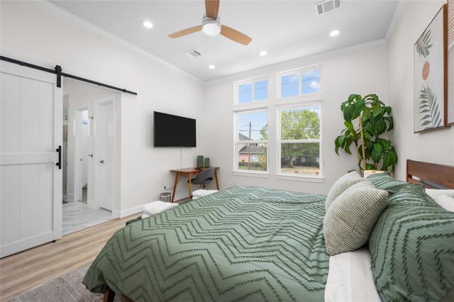 7089 Tierwester Street, Houston, TX 77021