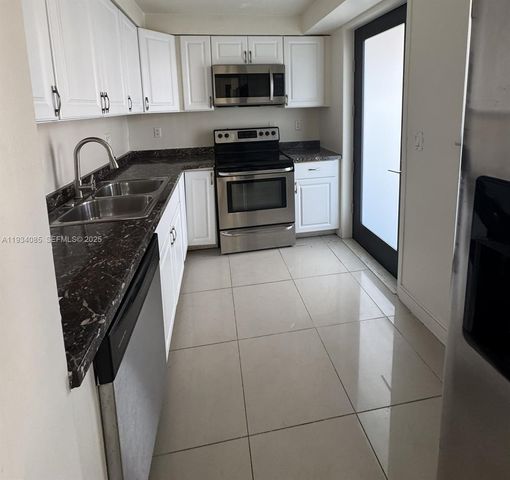 301 Golden Isles Dr 112, Hallandale Beach, FL 33009