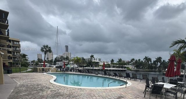 301 Golden Isles Dr 112, Hallandale Beach, FL 33009