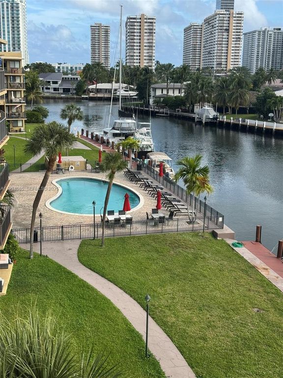 301 Golden Isles Dr 112, Hallandale Beach, FL 33009