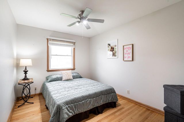5207 Oakton LANE, Milwaukee, WI 53219
