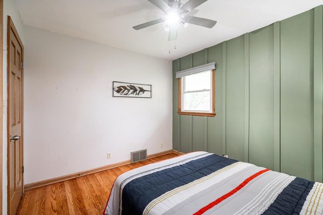 5207 Oakton LANE, Milwaukee, WI 53219