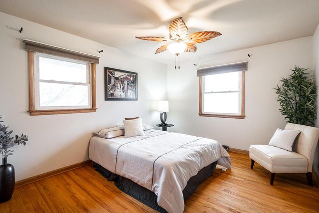 5207 Oakton LANE, Milwaukee, WI 53219