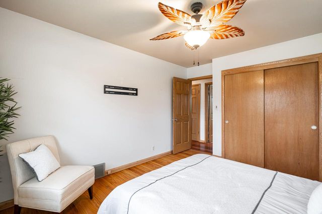 5207 Oakton LANE, Milwaukee, WI 53219
