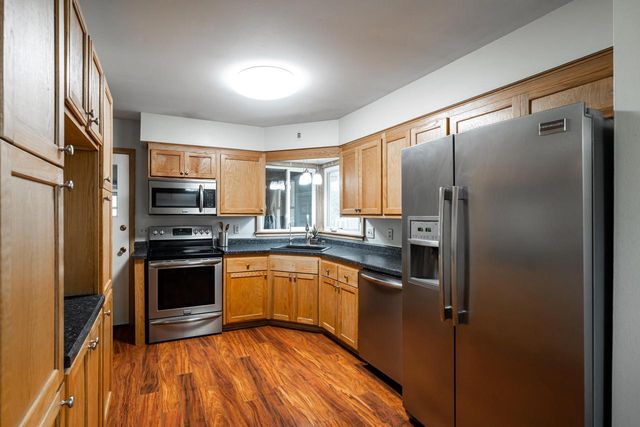 5207 Oakton LANE, Milwaukee, WI 53219