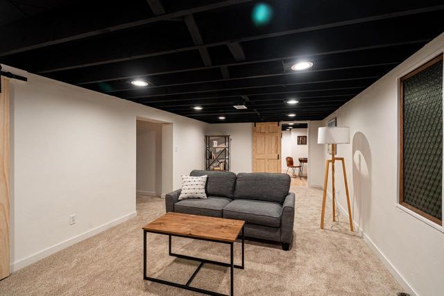 5207 Oakton LANE, Milwaukee, WI 53219