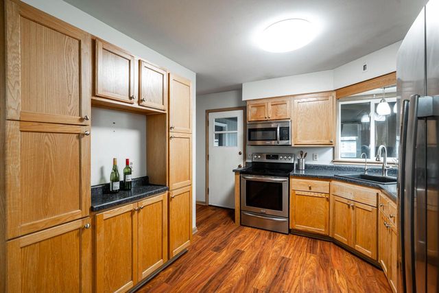 5207 Oakton LANE, Milwaukee, WI 53219