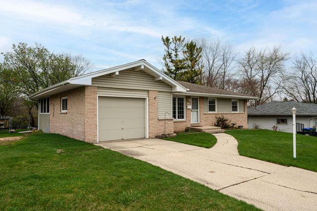 5207 Oakton LANE, Milwaukee, WI 53219