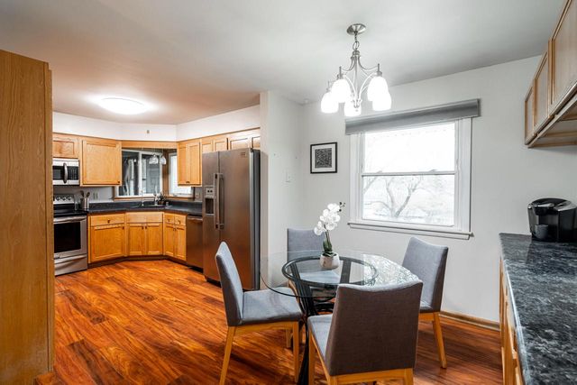 5207 Oakton LANE, Milwaukee, WI 53219