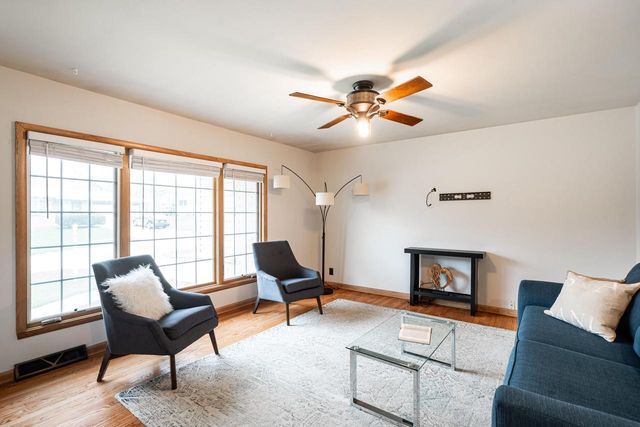5207 Oakton LANE, Milwaukee, WI 53219