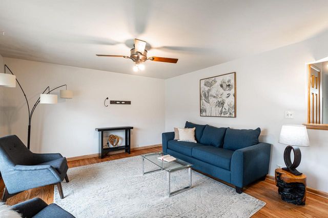 5207 Oakton LANE, Milwaukee, WI 53219