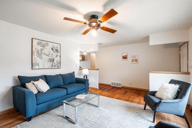 5207 Oakton LANE, Milwaukee, WI 53219