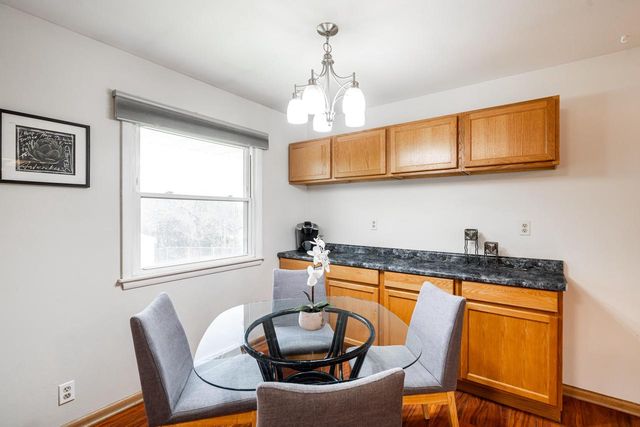 5207 Oakton LANE, Milwaukee, WI 53219