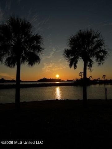 13817 Arbor Circle, Ocean Springs, MS 39564