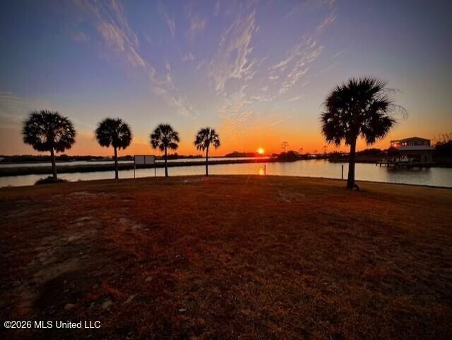 13817 Arbor Circle, Ocean Springs, MS 39564