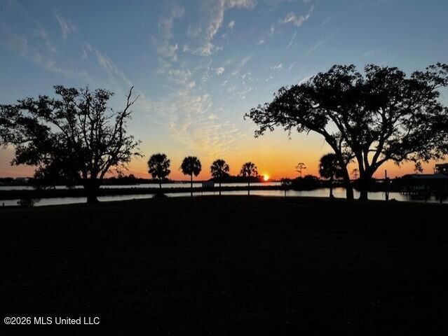 13817 Arbor Circle, Ocean Springs, MS 39564