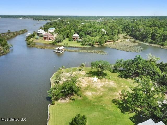 13817 Arbor Circle, Ocean Springs, MS 39564