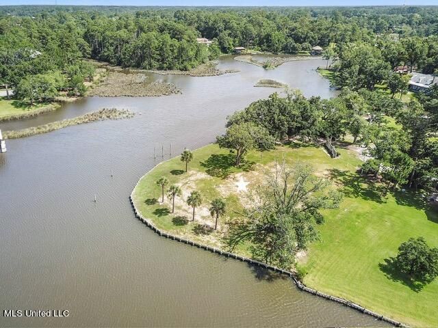 13817 Arbor Circle, Ocean Springs, MS 39564