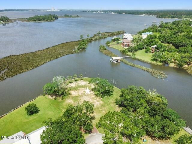 13817 Arbor Circle, Ocean Springs, MS 39564