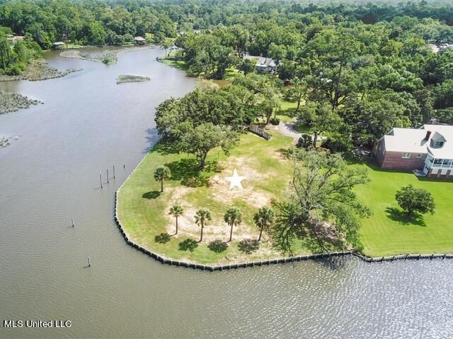 13817 Arbor Circle, Ocean Springs, MS 39564