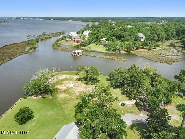 13817 Arbor Circle, Ocean Springs, MS 39564