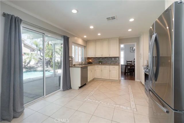 3420 New York, Corona, CA 92882