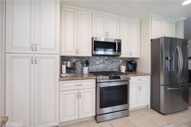 3420 New York, Corona, CA 92882