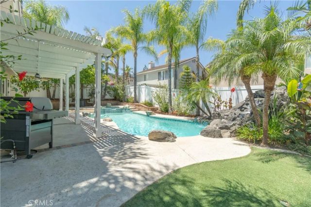 3420 New York, Corona, CA 92882