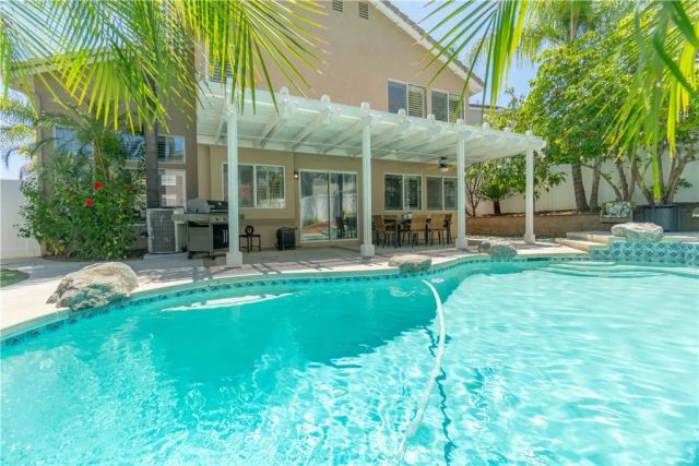 3420 New York, Corona, CA 92882
