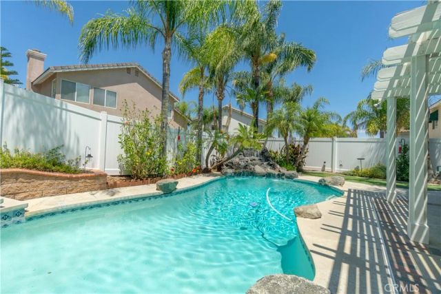 3420 New York, Corona, CA 92882