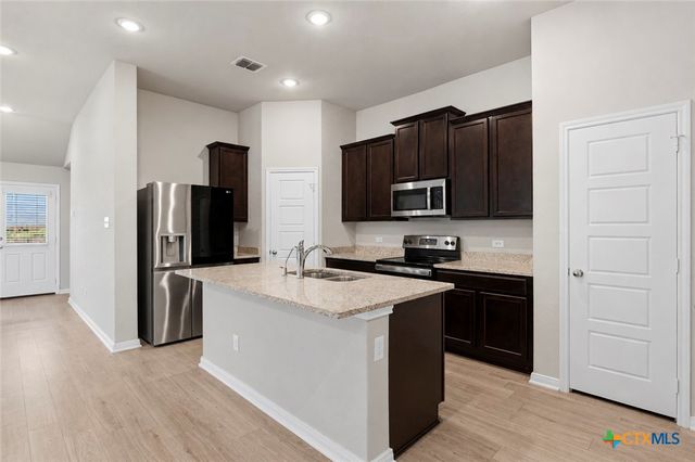 2905 Greenbriar, Seguin, TX 78155