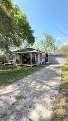 508 Clear Lake Road, Highlands, TX 77562