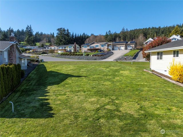 2271 Mariner Beach Drive, Oak Harbor, WA 98277