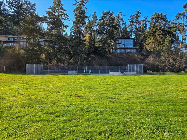 2271 Mariner Beach Drive, Oak Harbor, WA 98277