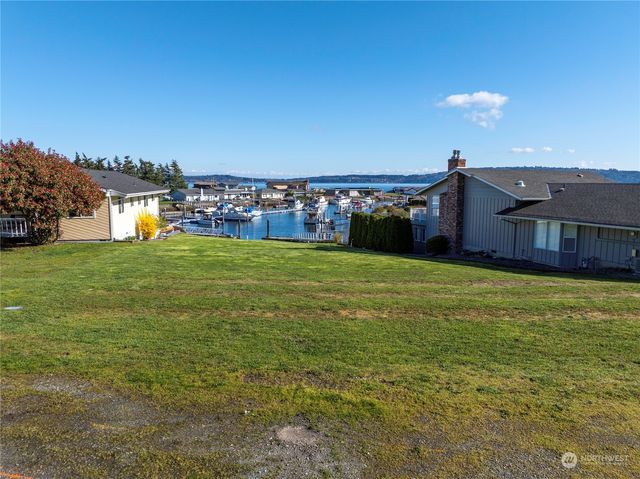 2271 Mariner Beach Drive, Oak Harbor, WA 98277