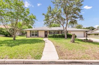 634 Golfcrest, Windcrest, TX 78239