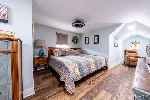 5622 Murdoch Avenue, St Louis, MO 63109