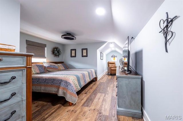 5622 Murdoch Avenue, St Louis, MO 63109