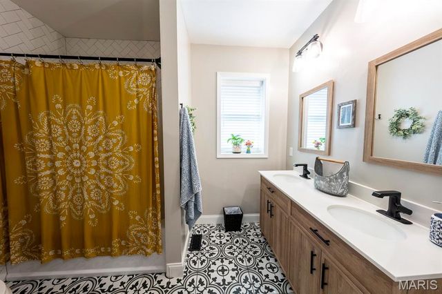 5622 Murdoch Avenue, St Louis, MO 63109