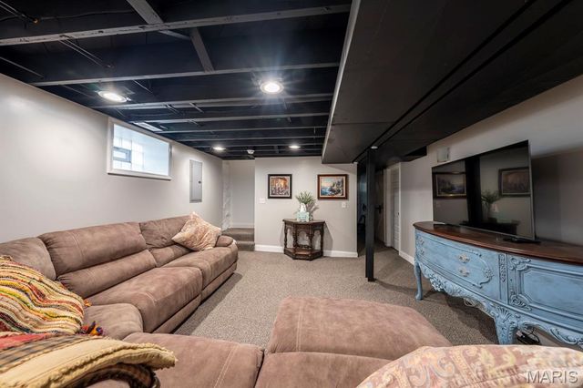 5622 Murdoch Avenue, St Louis, MO 63109